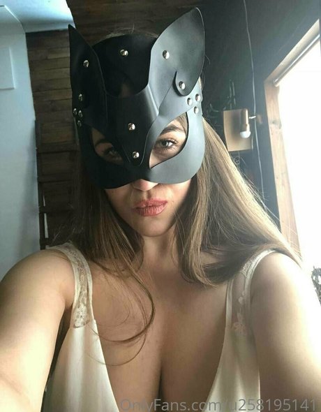 bustyyyyy nude pornstar image