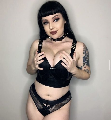 BlossyBlue sex actress pic