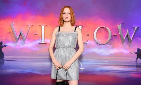 Ellie Bamber star porn photo