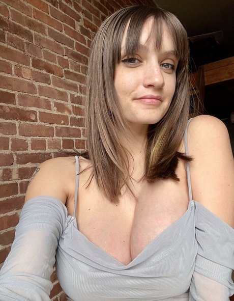 Alanah Mackie model hd image