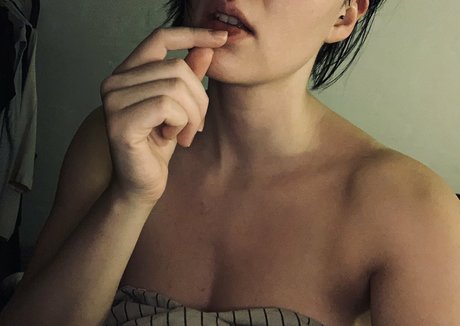 misschritizinna nude model picture