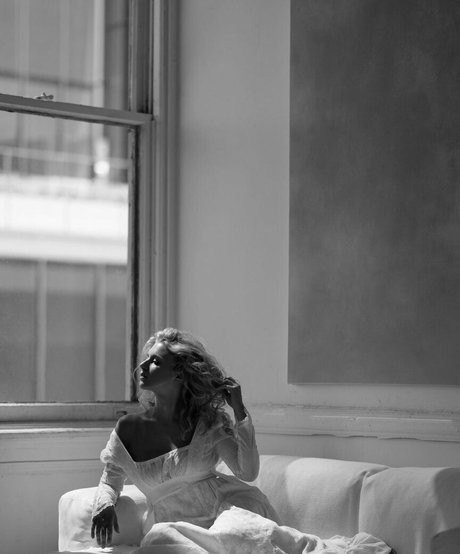 Julia Schlaepfer model sexy img