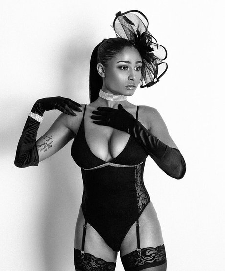 AlessiaSays model nude photos