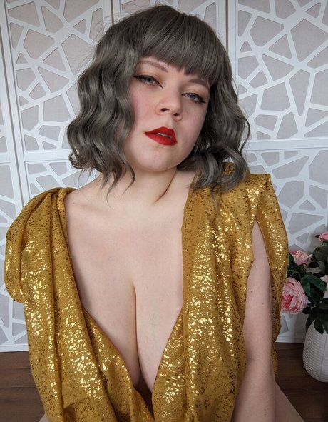 Naomiwastaken naked star photo