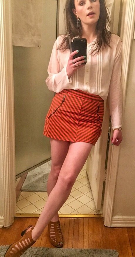 Aisling Bea nude pornstar pictures