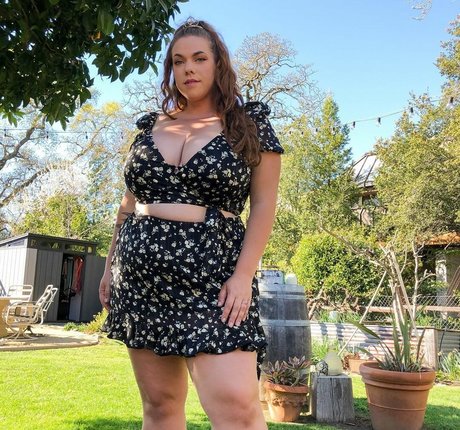 Ashleigh Dunn hot actress img