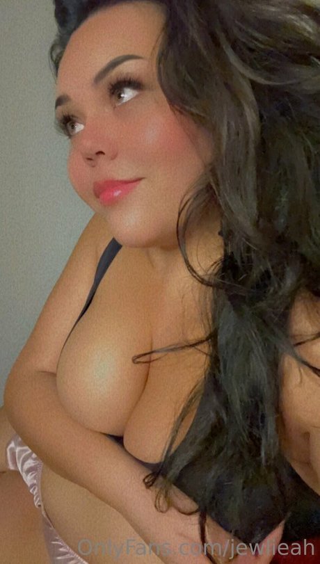 Jewlieah exclusive pornstar pic