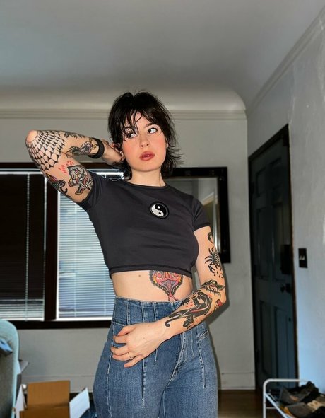 Annie Jay star exclusive photos
