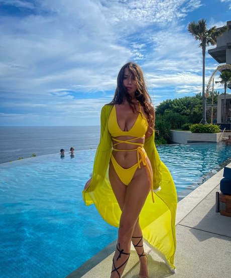 Iulia Girbu model exclusive img