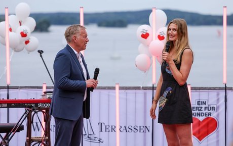 Toni Garrn xxx pornstar photos