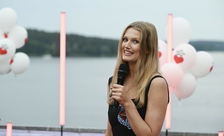 Toni Garrn star exclusive pictures
