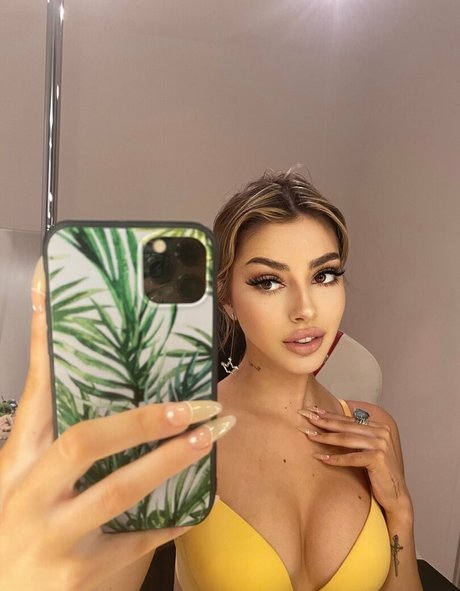 famous midget onlyfans nude pic