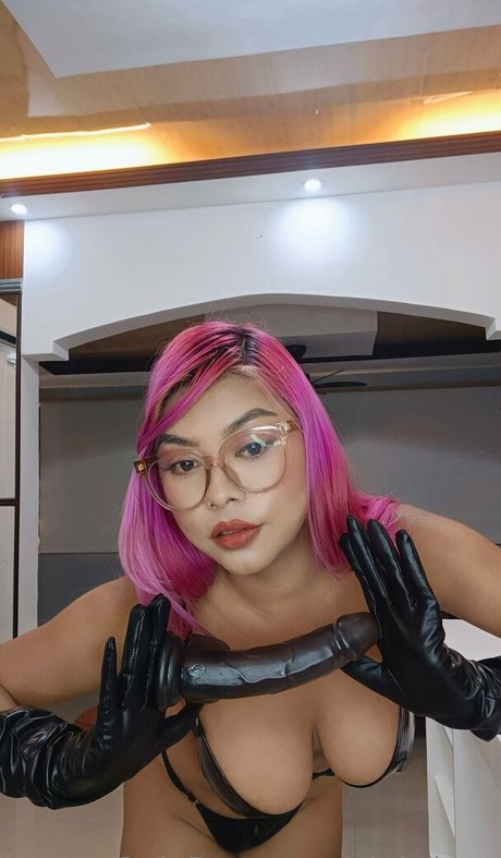 pink lucy model free pic