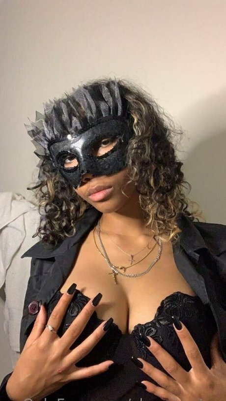 ebony gilf onlyfans pretty pic
