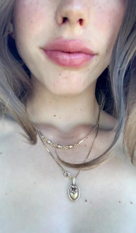 Angelina Grace model free image