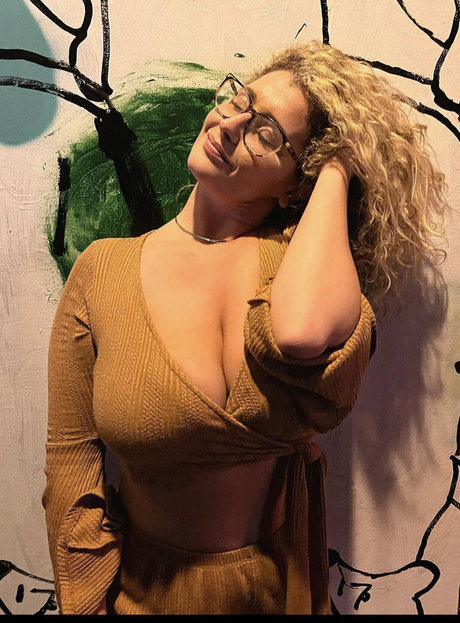 Francesca W hot model pic