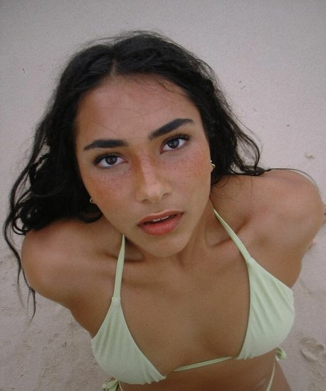 Sienna Mae Gomez nude model gallery