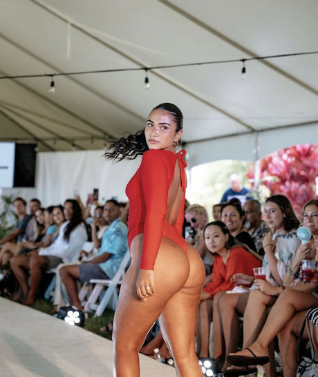 Sienna Mae Gomez profile image