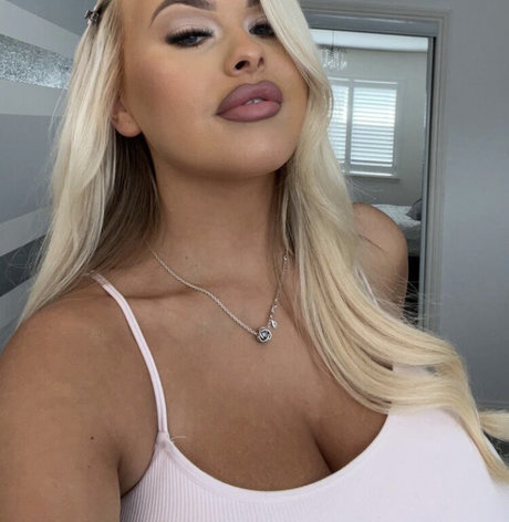 Shauni Scanlan pornstar beautiful pic
