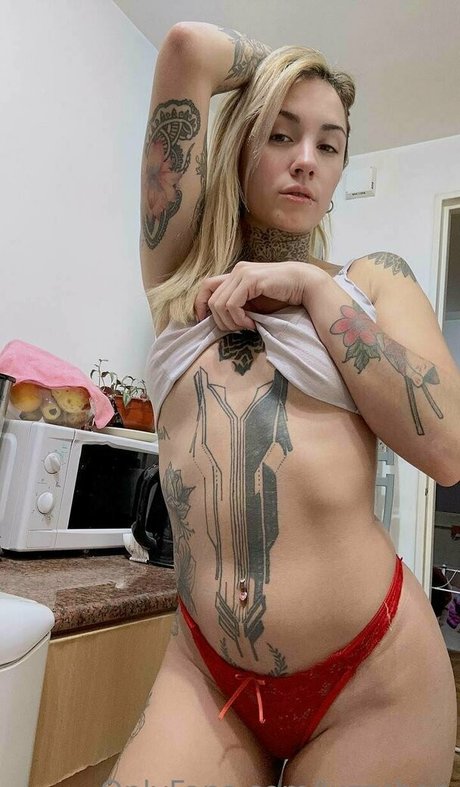 luzzchan erotic star photo
