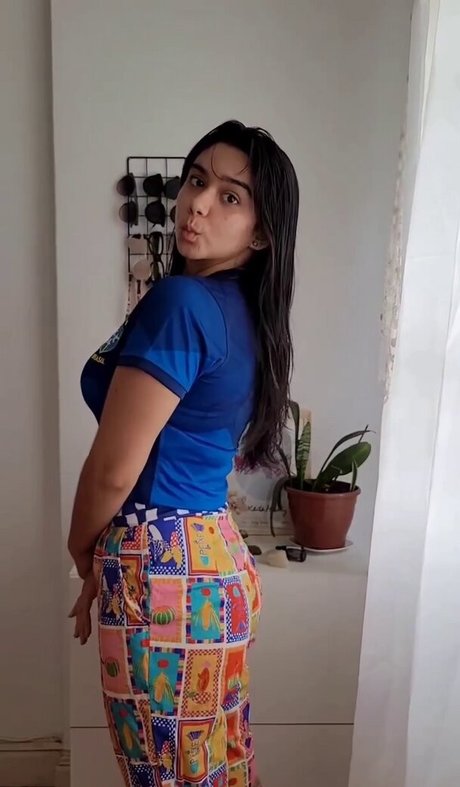 Bella Barp exclusive model photo