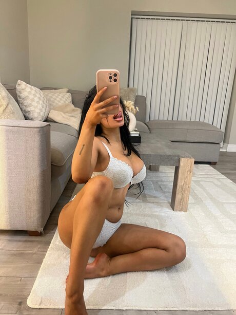 Hollyydollyy star hot photos