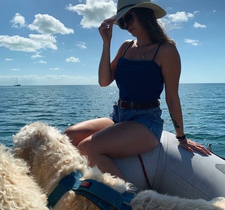 Taylor Francis exclusive actress pics