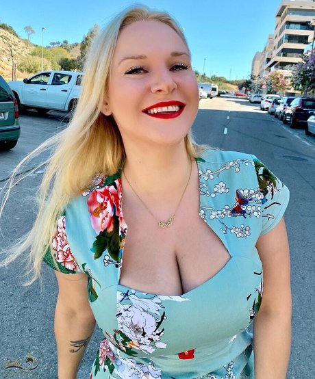 Dolly Fox star hot image