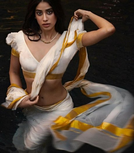 Janhvi Kapoor sexy actress galleries