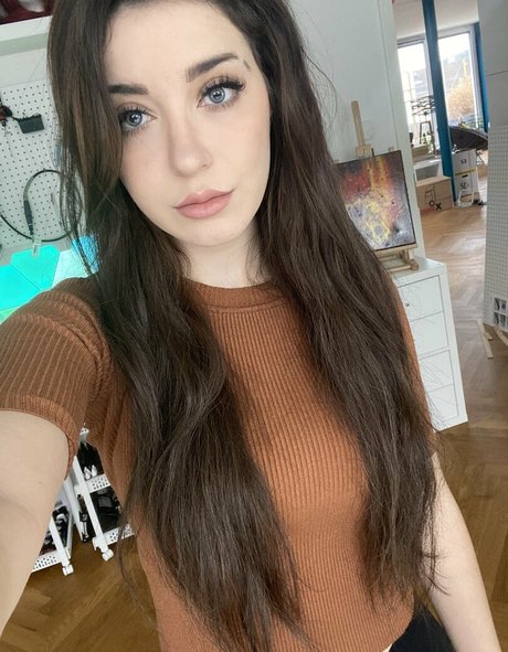 Anni The Duck pornstar xxx pictures