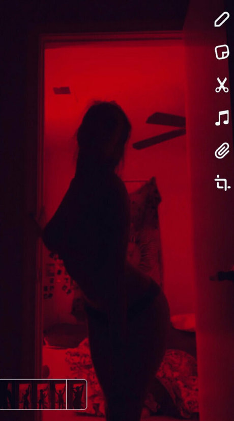 ixxbunnyxx naked model photo