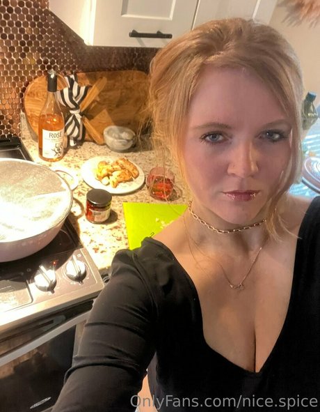 nice spice erotic model photo