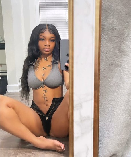 Sharondaduhdon model exclusive photos