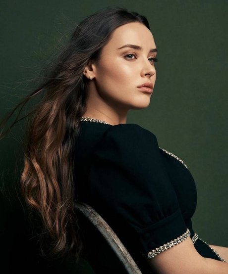 Katherine Langford beautiful pornstar picture