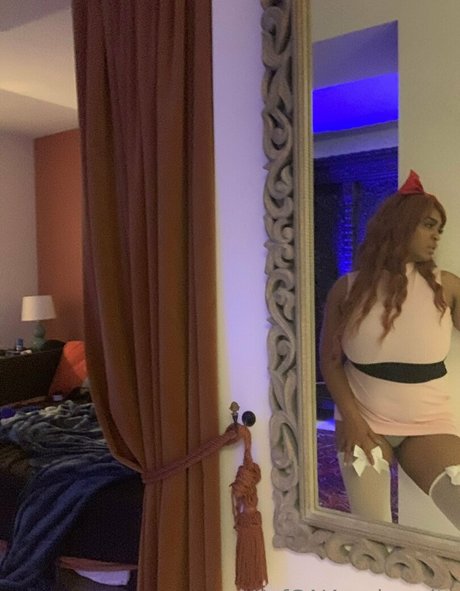 famous girls onlyfans top photos