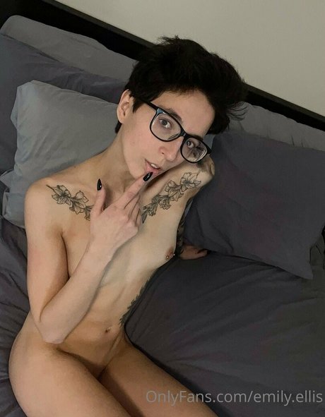 emily kat sexy model pic