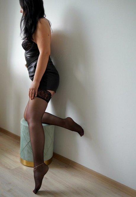 Swift Kiss sexy model image