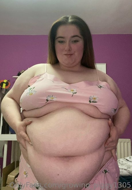 growing piggy1305 naked actress photo