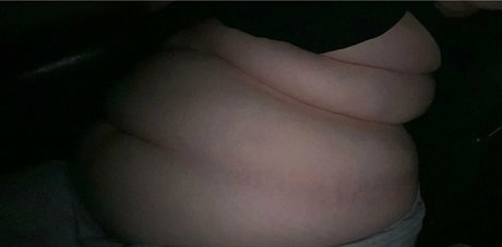 growing piggy1305 model naked pic