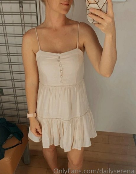 Dailyserena model top img