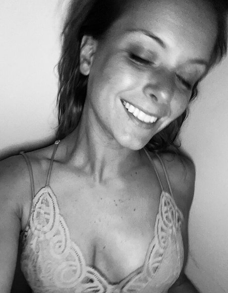 mademamamad nude model pic
