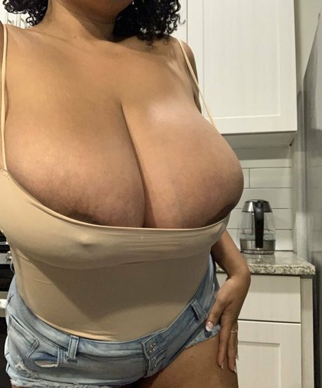 lailathebrat2 profile image
