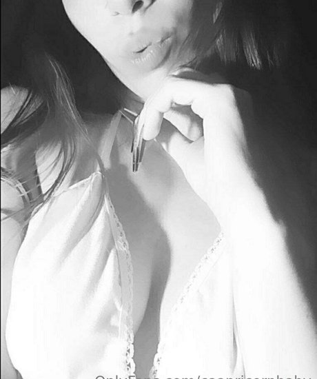 caapricornbaby hot model photo