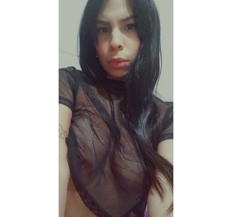 bellahotbrunette model xxx pics