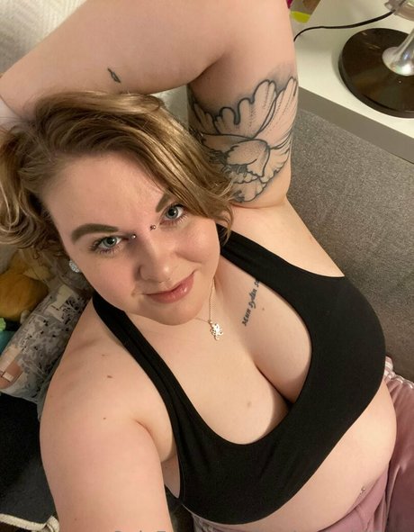 heyhotheidifree top profile image