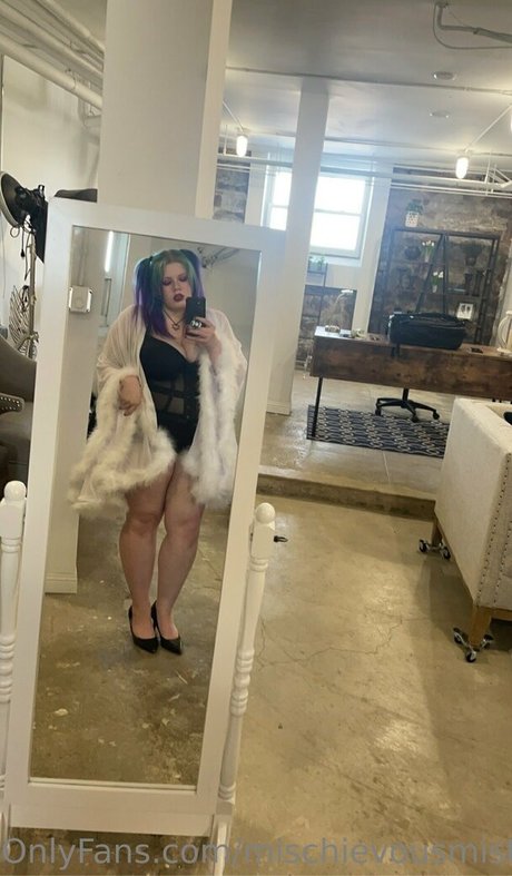 mischievousmisty model top image