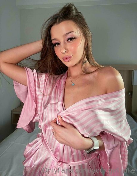 yourgirl julie pornographic model photos