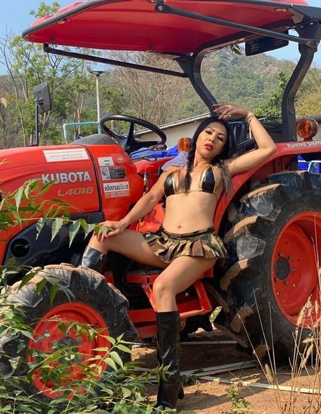ladyboyfernfern exclusive pornstar archive