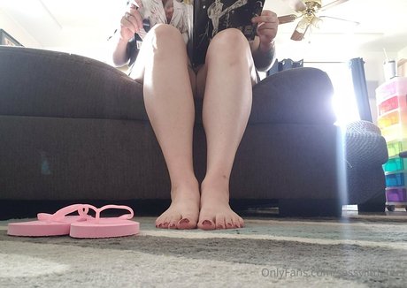 sassylittlefeet pornstar exclusive archive