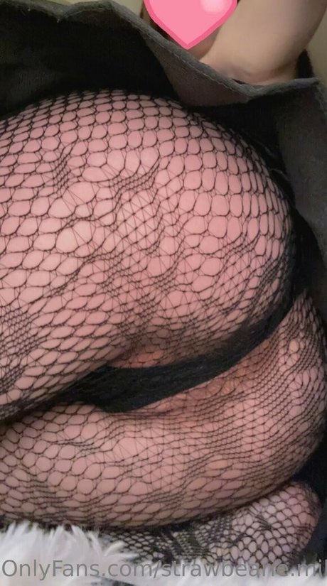 Strawberrymillk erotic star image